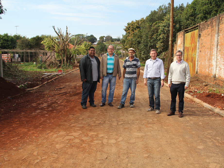 EXECUTIVO VISTORIA PAVIMENTAÇÕES POLIÉDRICAS NA CIDADE